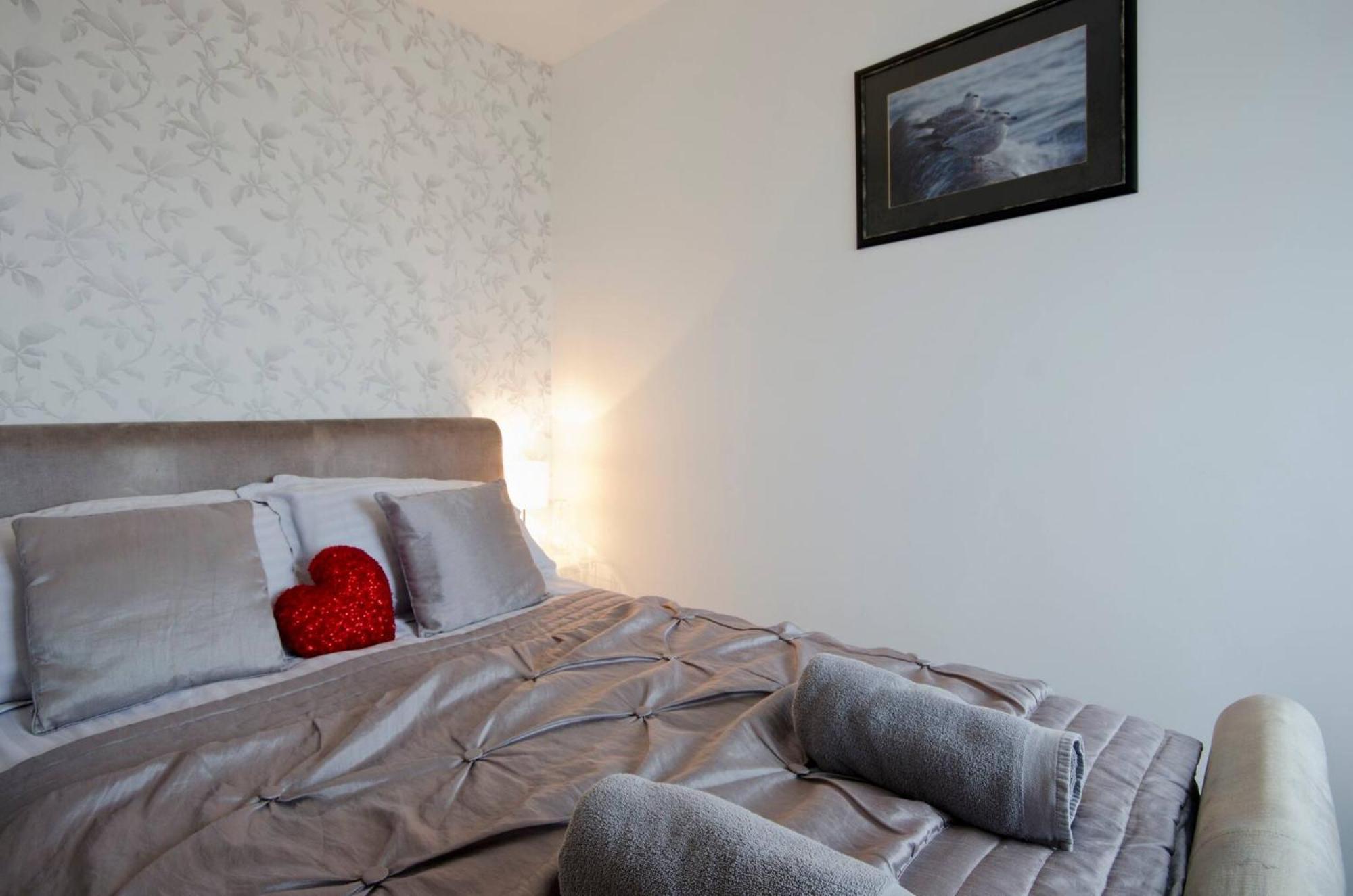 Seaview Regency Apartment With Private Parking Hove Exteriér fotografie
