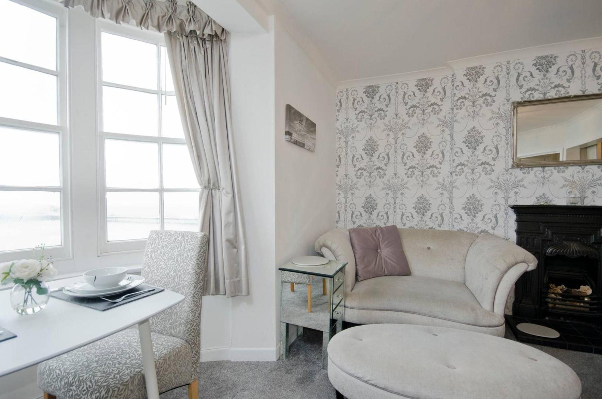 Seaview Regency Apartment With Private Parking Hove Exteriér fotografie